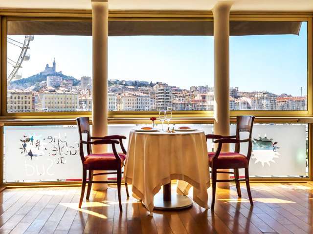 Restaurant vieux port Marseille - Une table au sud