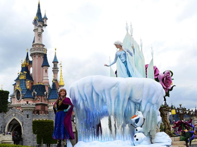 Parcs d'attractions : Fête givrée Disneyland - 640 x 480