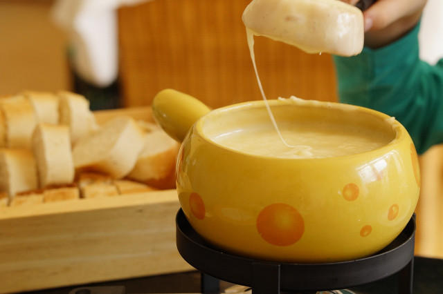 10 adresses de restos pour les fous de fromages à Paris