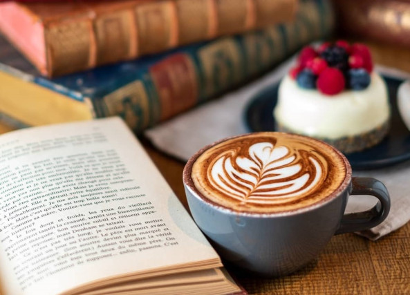 Les cafés-librairies les plus cosy de Bordeaux pour bouquiner en toute sérénité