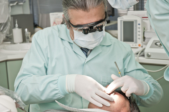 Les soins dentaires essentiels à connaître pour préserver sa santé bucco-dentaire