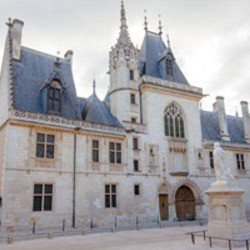 Allons visiter Bourges chargé d'histoire
