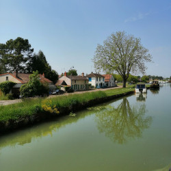 Navigation fluviale sur le canal du Centre et le canal latéral à la Loire